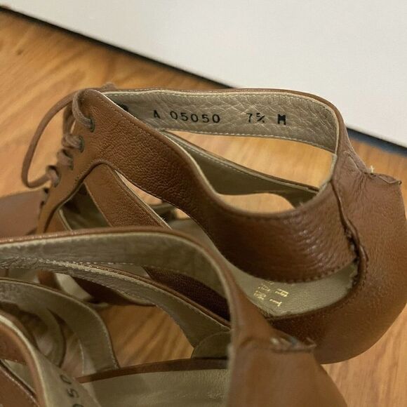 Stuart Weitzman Brown leather strappy sandal heels size US 7.5 - Picture 2 of 9